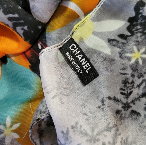 Chanel Silk scarf great condition Authentic ❣️ - Picture 4 of 6